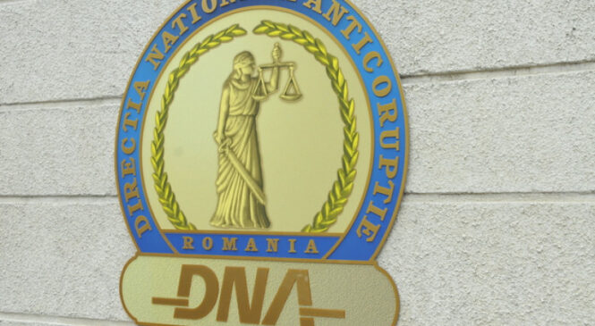 Șefa Direcției Patrimoniu Slatina și alți șapte inculpați, trimiși în judecată de procurorii DNA